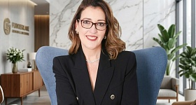   Flavia Campos, Gerente de Marketing Sênior da Denodo, analisa como a Inteligência Híbrida e os tecidos de dados resgatam a autenticidade das marcas e o ROI real em um mercado saturado por automações genéricas