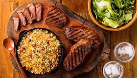 Arroz-farofa-churrasco