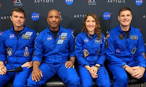  Os astronautas da missão Artemis 2, da esquerda para a direita: Reid Wiseman, Victor Glover, Christina Koch e Jeremy Hansen.