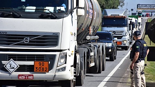 Falta de manutenção nos veículos é uma das situações que aumentam os riscos nas rodovias brasileiras. - PRF-PR