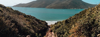Escadaria das Prainhas do Pontal do Atalaia - Crédito: Freepik