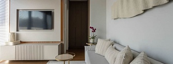  De acordo com os arquitetos Alexandre Pasquotto e Mariana Meneghisso, a definição do ar-condicionado ideal impactará diretamente em questões como o conforto térmico, qualidade de vida, saúde e consumo de energia | Projeto Meneghisso & Pasquotto Arquitetura | Foto: ​JP Image