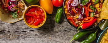 Refeições mal escolhidas ou com temperos muito extravagantes podem causar indigestão e intoxicação alimentar aos viajantes - Freepik