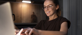 O mercado valoriza profissionais com boa comunicação, organização e capacidade de entender o contexto das áreas atendidas - Freepik