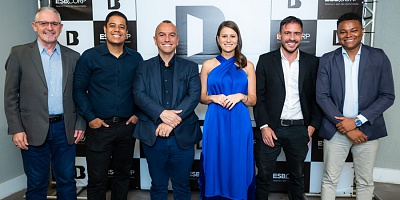 Diretores e coordenadores da Simetria Brasil celebram resultados durante evento de confraternização