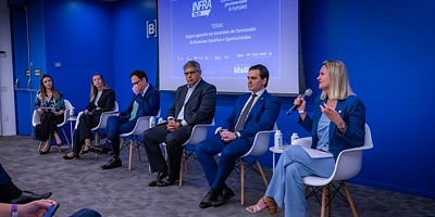   Convidados do Infratalks debatem o tema de seguro garantia durante o evento realizado em SP. Foto: Divulgação/B3