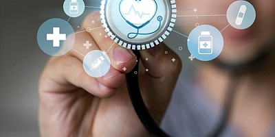   Médico com estetoscópio - Designed by Freepik