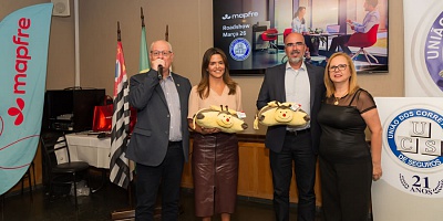  Foto: (E/D) Augusto Esteves, Karine Brandão, Leonardo Marins e Catia Guirao (vice-presidente da UCS)