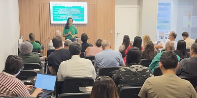 Danielle Rinco, coordenadora do Plenitus, durante evento de lançamento do novo produto para os corretores