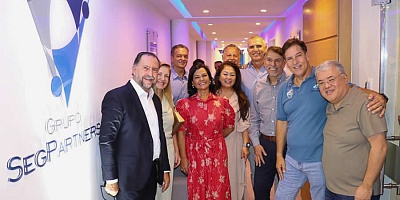  Fotos: Evento de inauguração com corretores acionistas e parceiros do mercado; o CEO Alexandre Camillo