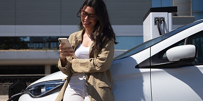 Alta nas vendas de elétricos e híbridos em 2026 leva seguradoras a adaptar coberturas e ampliar proteções específicas.