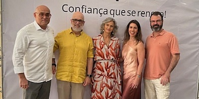 Da esquerda para direita: Fernando Menezes, diretor de compliance; Nélio Alvarez, novo presidente; Elisabete Prado, ex-presidente; Beatriz Cavalcante, diretora comercial e Leonardo Bagno, diretor jurídico – Foto: Divulgação