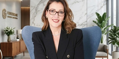   Flavia Campos, Gerente de Marketing Sênior da Denodo, analisa como a Inteligência Híbrida e os tecidos de dados resgatam a autenticidade das marcas e o ROI real em um mercado saturado por automações genéricas