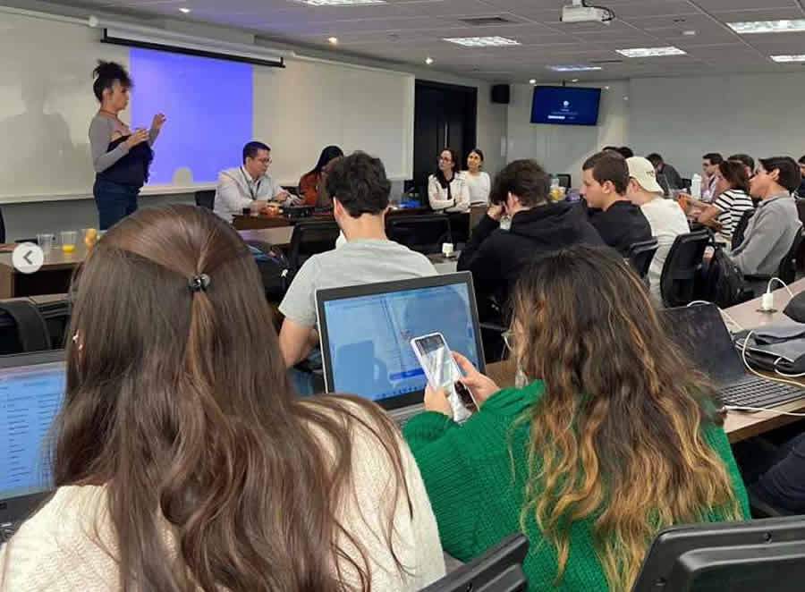 Lideran&ccedil;as femininas protagonizam encontro para tratar de direitos humanos