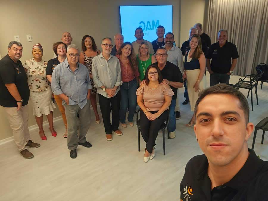Diretores e associados do CCS-RJ presentes na palestra da MAG - Foto: Divulga&ccedil;&atilde;o