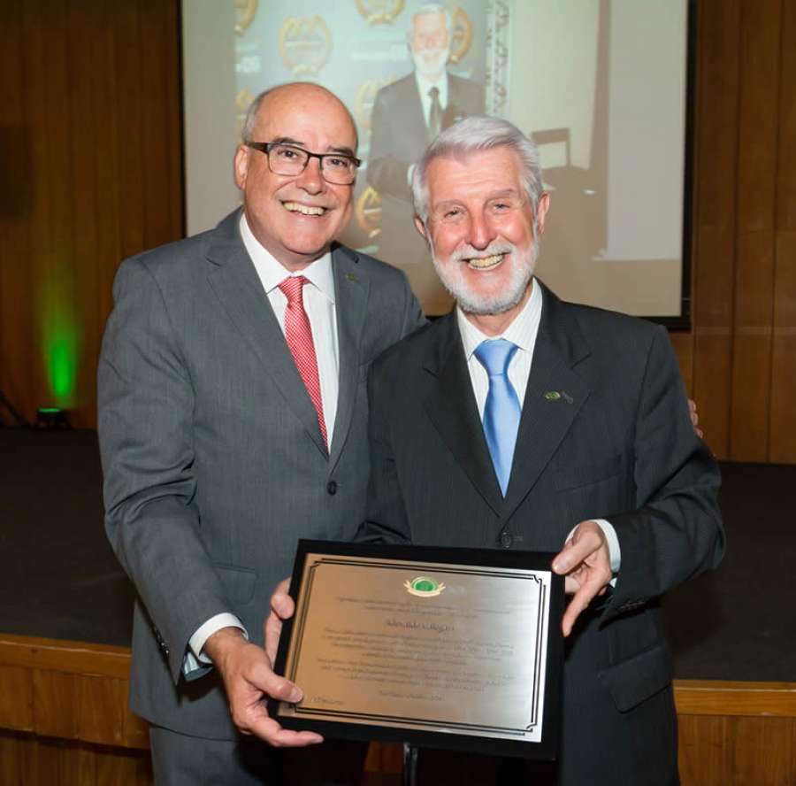 Evaldir Barboza de Paula e Adevaldo Calegari