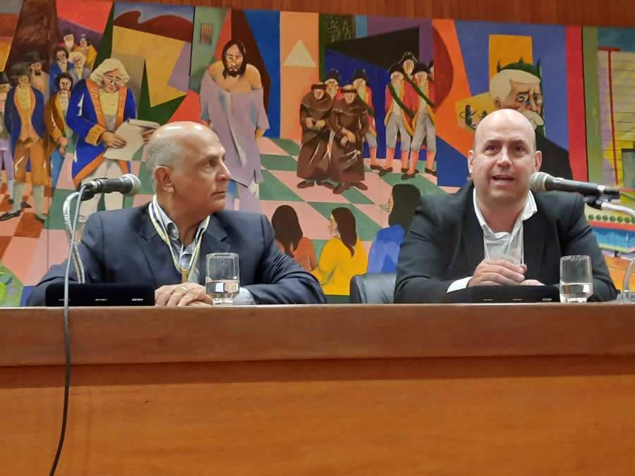 Marco Neves, conselheiro do Sindicato das Seguradoras, e Gustavo Bentes, presidente do Sincor-MG, participam de debate no simp&oacute;sio de seguran&ccedil;a p&uacute;blica