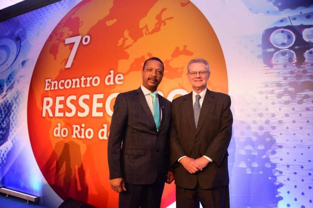 O presidente do CVG-RJ, Carlos Ivo Gonçalves, ao lado de Renato Campos, diretor geral da Escola Nacional de Seguros