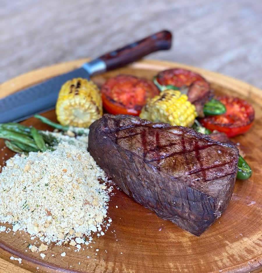 Churrasco e até macarrão ganham toque especial com farofa