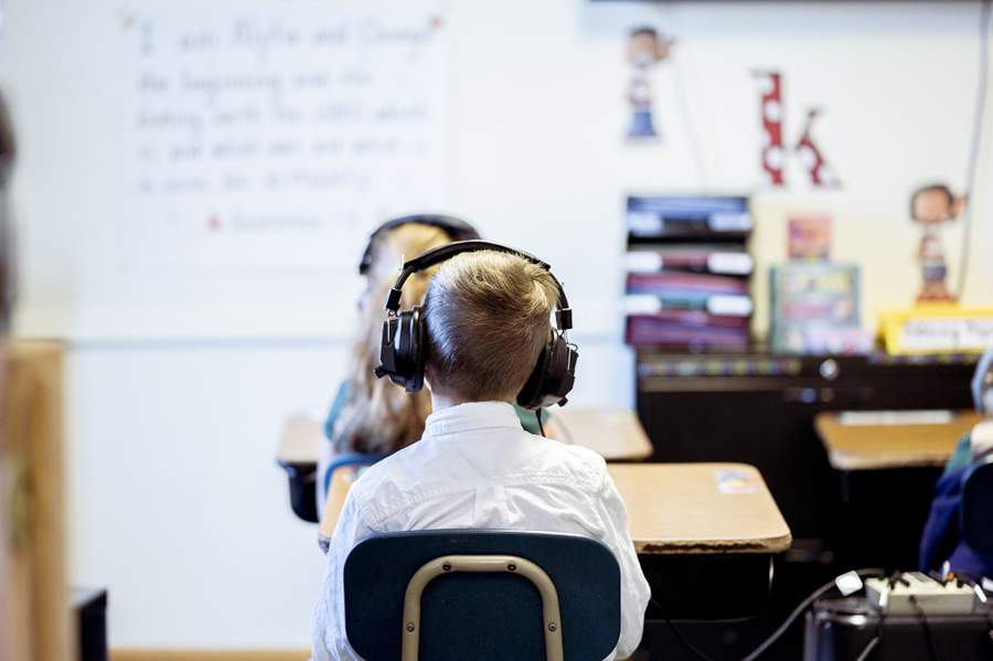 Empresa cria kits de som “sob medida” para escolas: professores têm de três a cinco vezes mais chances de ter problemas vocais