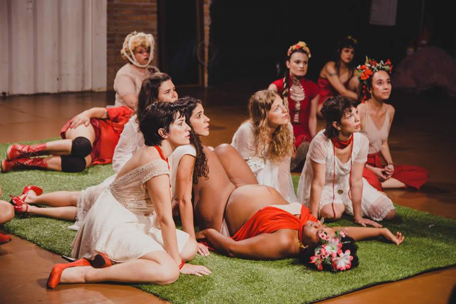 Espet&aacute;culo A corda Alice!...atrav&eacute;s do espelho. - Marilia Apolonio