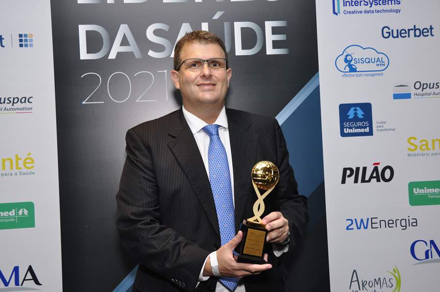 Fabiano Catran, diretor executivo da Companhia, recebeu o pr&ecirc;mio em nome da Seguros Unimed. Foto: S&eacute;rgio Fonseca.