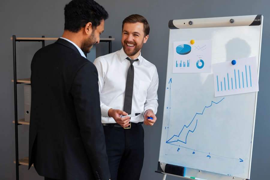 Melhorando resultados em vendas: orientações para representantes comerciais - Banco de imagens