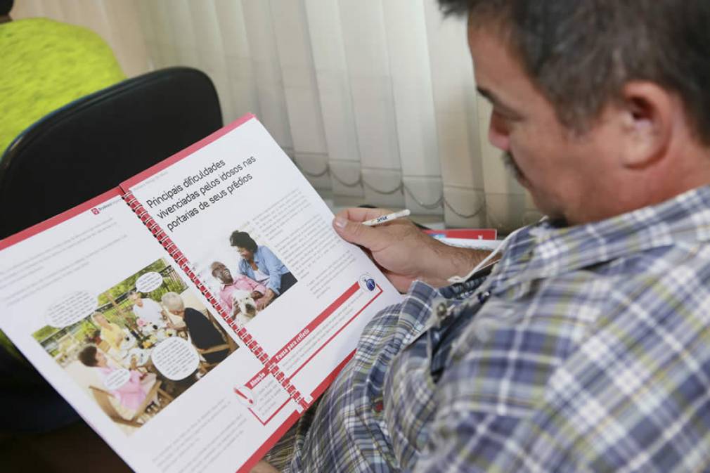 Uberlândia recebe nova turma do programa &quot;Porteiro Amigo do Idoso&quot;, que capacita profissionais para cuidado com longevos