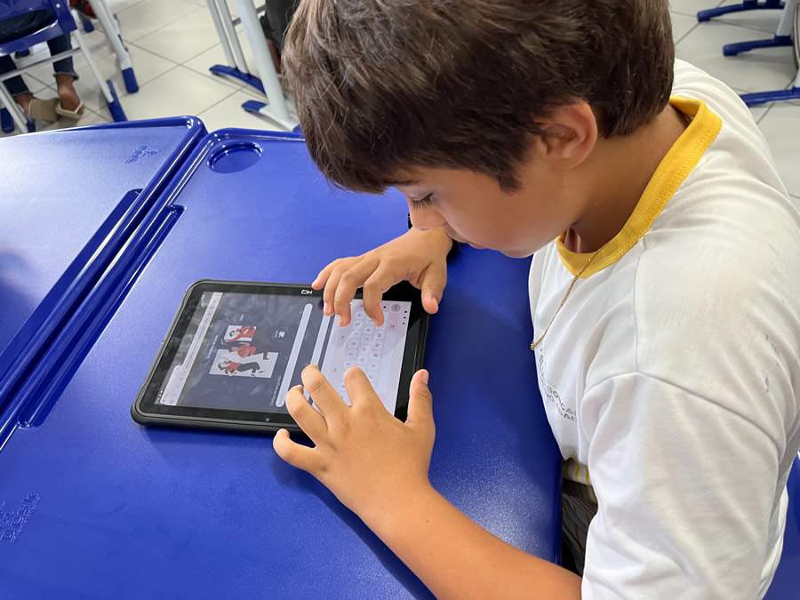 Estudantes de escolas públicas ainda não tem acesso facilitado às novas tecnologias - Crédito: Divulgação Bel Micro Education