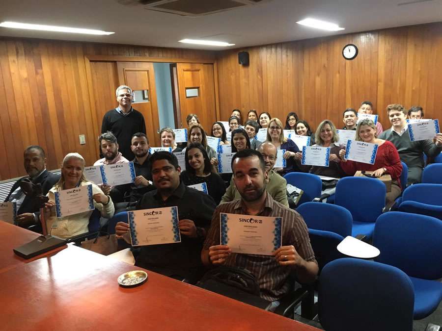 Diretoria de Ensino do Sincor-RJ qualifica nova turma dos funcion&aacute;rios das corretoras de seguros