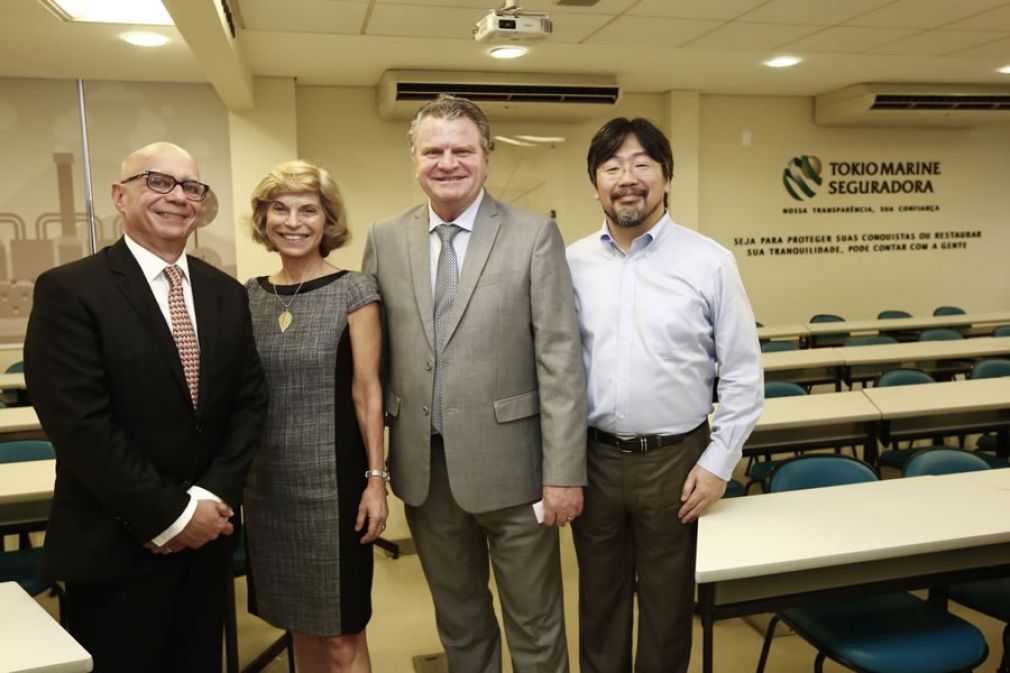 Luiz Arthur Ledur Britto, Diretor da Escola de Administração de Empresas; Maria Tereza Fleury, Diretora de Assuntos da FGV em São Paulo; José Adalberto Ferrara, Presidente da Tokio Marine e Masaaki Itakura, Diretor Executivo de Estratégia Corporativa da Tokio Marine.