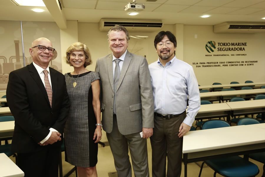 Luiz Arthur Ledur Britto, Diretor da Escola de Administração de Empresas; Maria Tereza Fleury, Diretora de Assuntos da FGV em São Paulo; José Adalberto Ferrara, Presidente da Tokio Marine e Masaaki Itakura, Diretor Executivo de Estratégia Corporativa da Tokio Marine.