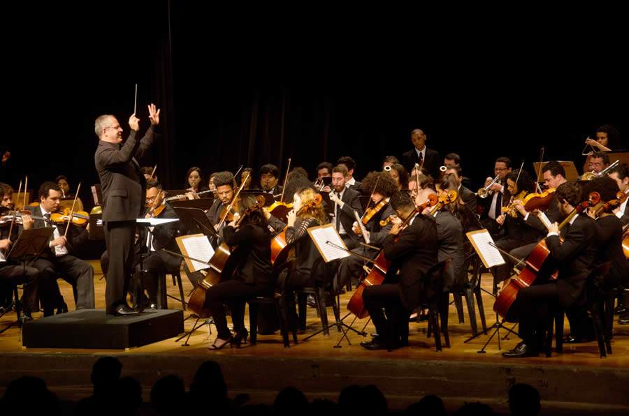 Orquestra Sinfônica Heliópolis e Vanessa Moreno fazem tributo a Elis Regina