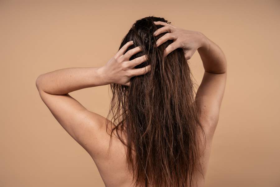 UTI dos cabelos: seus fios merecem passar por um cronograma capilar