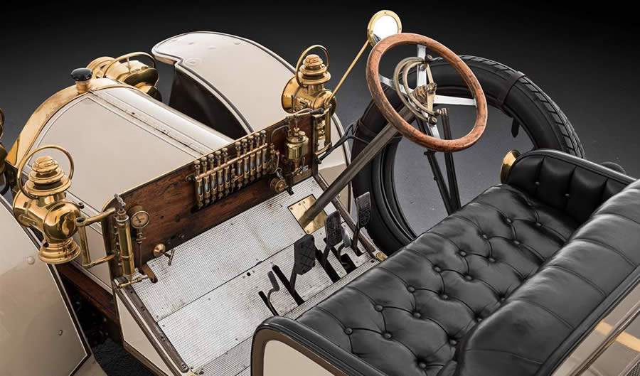 Mercedes-Benz celebra 120 anos no desenvolvimento de volantes de direção