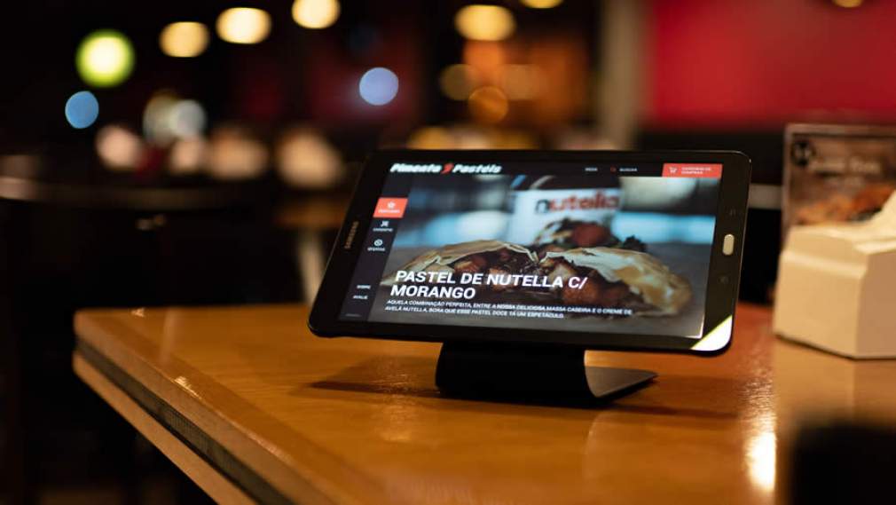Cardápio digital cria experiência inovadora em bares e restaurantes