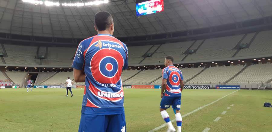 Com alvo nas costas, jogadores do Fortaleza entram em campo contra o racismo