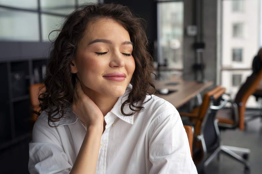 Cuidado com a Saúde Mental no ambiente de trabalho - crédidos freepik