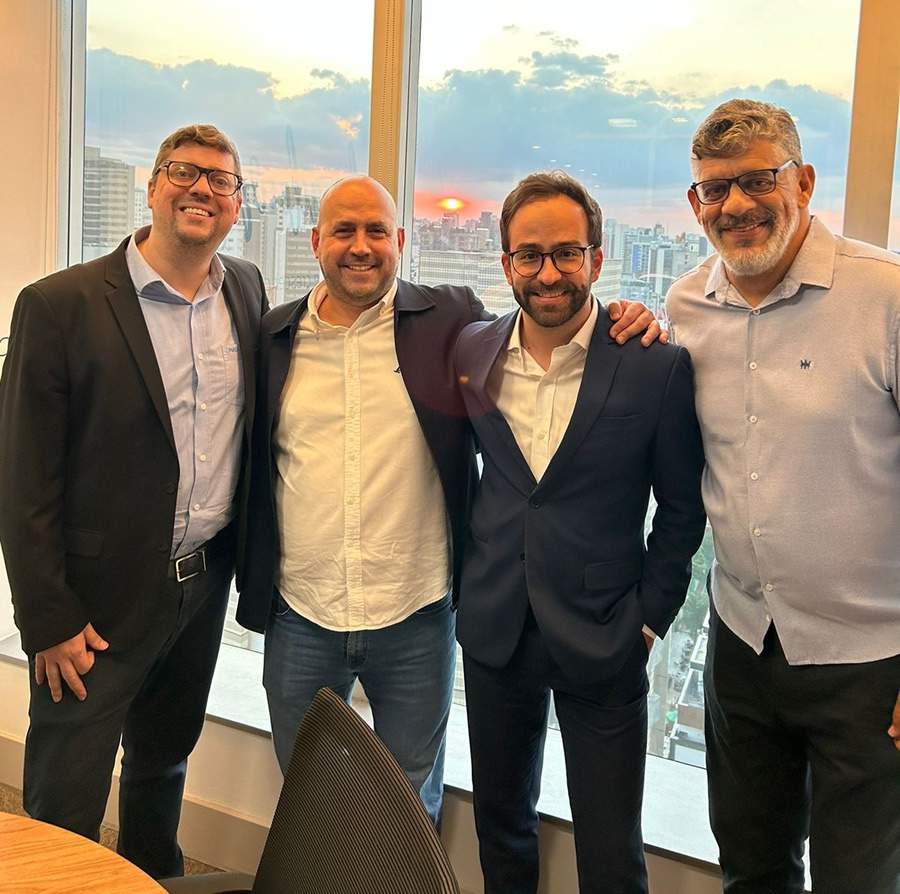 Da esquerda para a direita: Gabriel Ivo; Gustavo Bentes, presidente do Sincor-MG; Jo&atilde;o Neto; Maur&iacute;cio Tadeu, diretor do CSP-MG