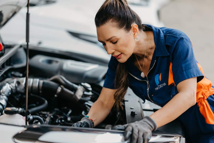 Luciana Felix, fundadora da Na Oficina, uma oficina mecânica especializada no atendimento ao público feminino - Divulgação