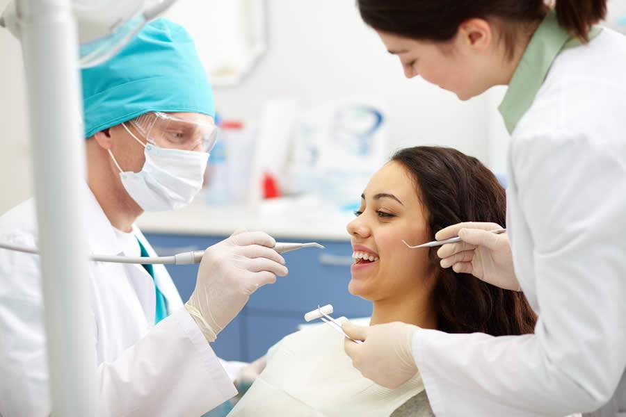 Tratamento com alinhadores transparentes traz benef&iacute;cios para pacientes e dentistas - Cr&eacute;ditos: Freepik/pressfoto