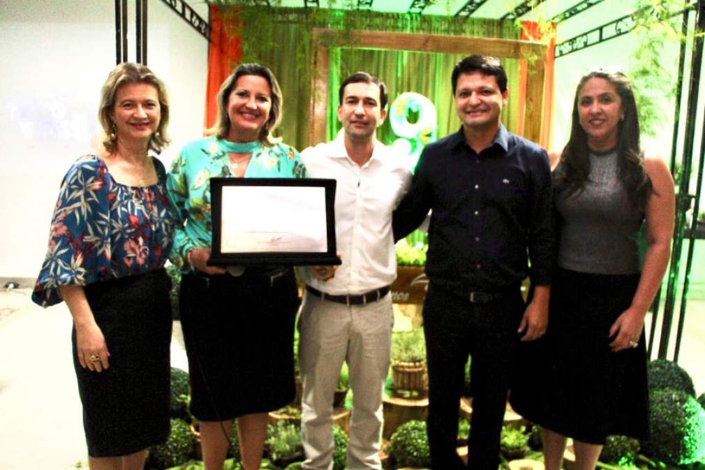 Da esquerda para direita: Maria Inês Pereira Vaz, Diretora de Mercado do SINCOR-MT, Sara Melo da Silva, Diretora Social do SINCOR-MT,  Aécio Caixeta, representante do SindSeg MG/GO/MT/DF e Célio de Freitas, representante do SindSeg MG/GO/MT/DF e Cláudia Perdigão, superintendente do SindSeg MG/GO/MT/DF.