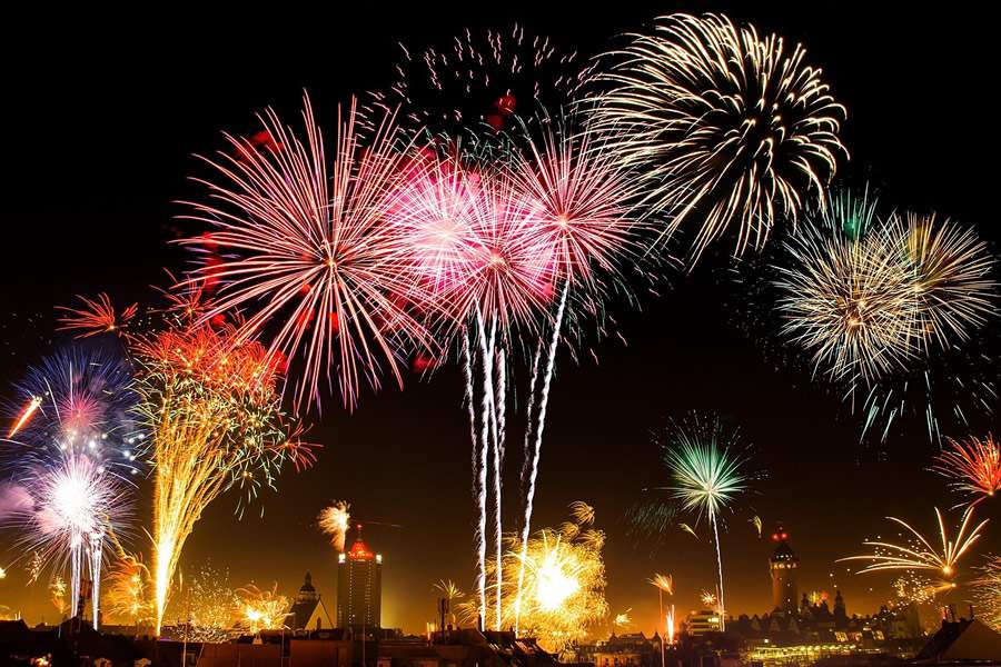 Acidentes com fogos de artif&iacute;cio aumentam durante as festas de fim de ano - Freepik