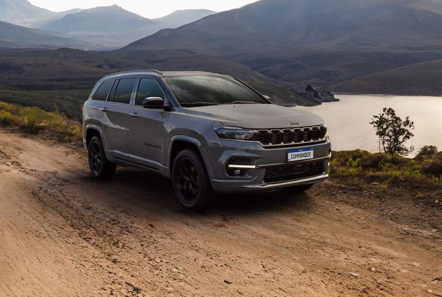 Jeep Compass segue l&iacute;der entre os SUVs m&eacute;dios no acumulado do ano e Commander lidera entre SUVs de 7 lugares