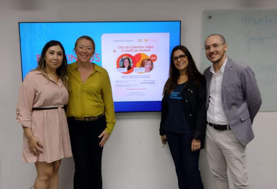 Da esquerda para a direita: Cintia Ordenes, TA Manager da Swiss Re; Jacqueline Sorensen e Sonia Marra, diretoras do CVG-RJ e Marcos Salum, Senior Client Manager da Swiss Re e diretor adjunto de seguros do CVG-SP. Foto: Divulga&ccedil;&atilde;o