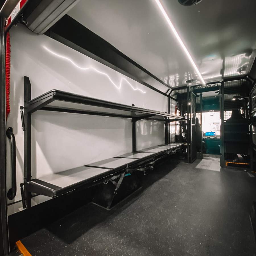 Artecola fornece chapas recicladas para ﻿primeira van brasileira 100% el&eacute;trica