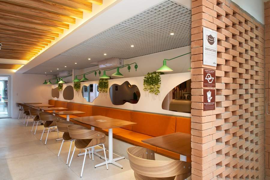 A iluminação fez toda a diferença no projeto do restaurante Apó, idealizado pela CN Dois Arquitetura | Foto: Marcelo Magnani