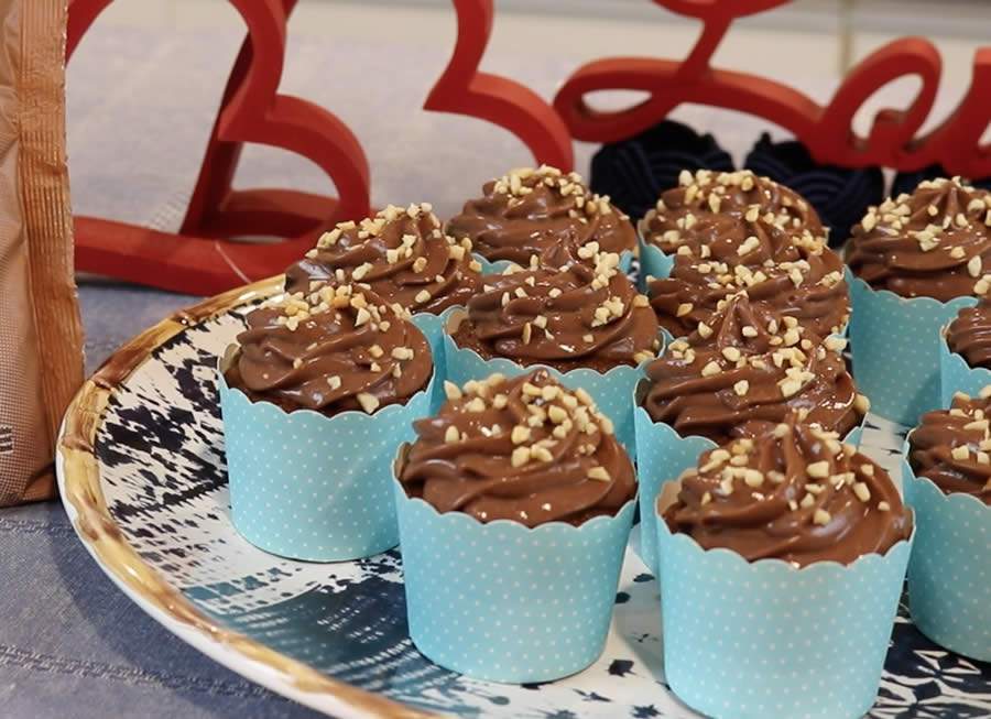 Queridinho pelas crianças e adultos, o mini bolo é ideal para quem deseja consumir um docinho na medida certa