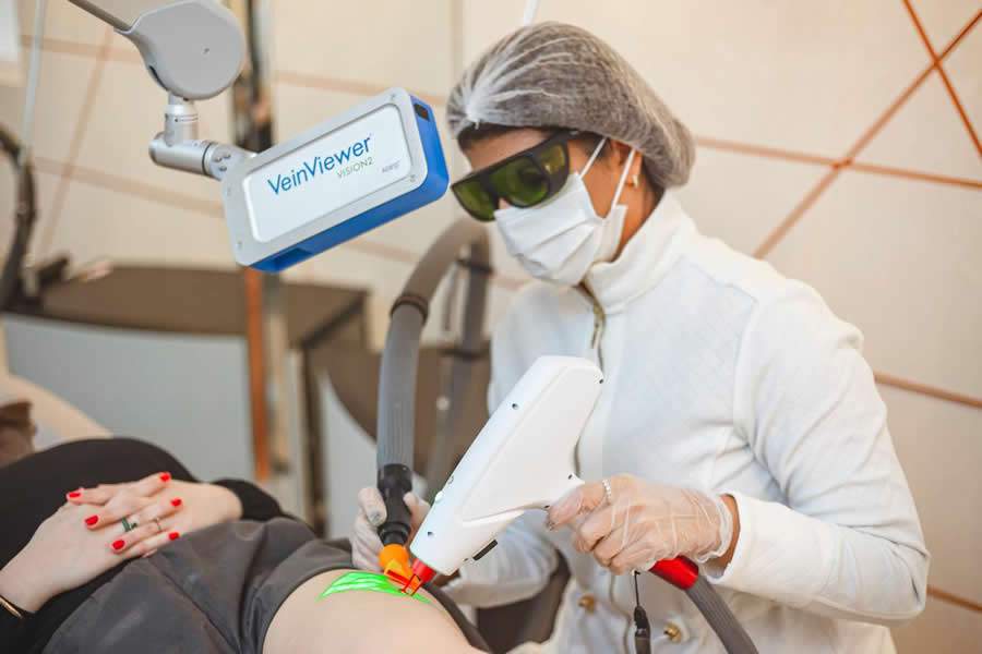 Verão se aproxima e especialistas orientam cuidados para manter as pernas bonitas e saudáveis nesta época começa agora