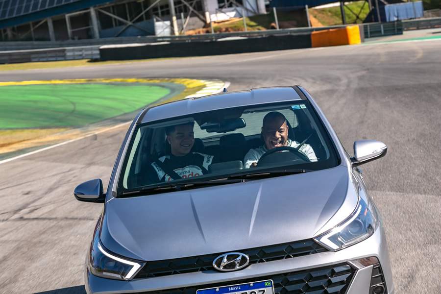 Hyundai HB20 &eacute; destaque em nova campanha de Dia dos Pais como &ldquo;o carro que seu pai confia&rdquo;